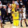 Istilah jump ball sama dengan istilah kick off dalam permainan sepakbola. Pengertian Jump Ball Dalam Bola Basket