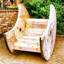 Diy Pallet And Cable Drum Benches Mobilier Jardin Mobilier De Salon Et Jardins