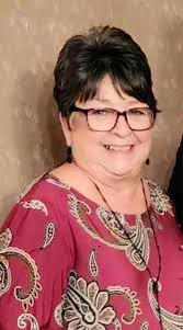 Entertaining bird feeder video and wildlife at feeding stations