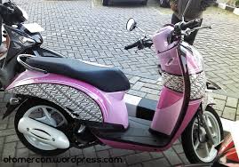 Scoopy desain stiker full printing toko44com via toko44.com scoopy hello kitty cutting sticker scoopy hellokitty via pinterest.com kumpulan modifikasi skotlet motor scoopy page 13 www via motormodifikasi.xyz gambar coopy modifikasi stiker warna hitam putih toko44com via toko44.com modifikasi scoopy pgm fi vps hosting news via vpshostingnews. Honda Scoopy Batik Mantep Banget Mercon Motor