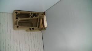 Comment Changer Les Boitiers De Fixation D Un Meuble Haut