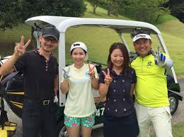 ゴルフ女子に人気の帽子ランキング ゴルフキャップの選び方で 一番重要なのは丸洗いできるかという事 です。 ゴルフは平均して5kmほどは歩いたり、場合によっては走ったりすることもあるスポーツなので、もちろん大量に汗をかきます。 Https Www Xn Qckh3he7hoa Com Asa E5 8f Af E6 84 9b E3 81 84 E3 82 B4 E3 83 Ab E3 83 95 E5 A5 B3 E5 Ad 90 E3 81 A8 E4 B8 80 E7 B7 92 E3 81 Ab E5 9b 9e E3 82 8b E3 81 A8 E3 82 B9 E3 82 B3 E3 82 A2 E3 81 8c E8 90 Bd E3 81 A1 E3 82 8b