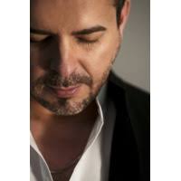 Cantante muy versátil, mexicano de nacimiento, colombiano de corazón. Artist Profile Luis Enrique Bio
