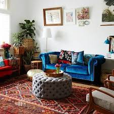 فخامة السجادالشرقي تطغى على جماليات الغرفة اناقة وفخامة ديكورات أرابيا مجلة الديكور الع Bohemian Style Living Room Blue Couch Living Room Home Decor Trends