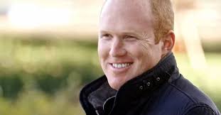 Pferdezäunen, Toren und Holzunterständen