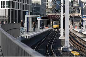 The u12 uses this new tunnel until shortly before the stop stadtbibliothek and then threads underground in the direction of budapester platz. Weite Schaut Man Uber Die Neue Stuttgarter Stadtbahnhaltestelle Budapester Platz Nach Osten Geht Der Blick Uber Das Gleisvorfeld Bahnbilder De