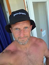 I'm ashleigh I'm 2 years sober It's the best decision I've ever made in my  life