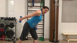 Trainieren sie ihre arme mit kurzhanteln. Kurzhantel Workout Fur Zuhause Straffe Und Feste Arme