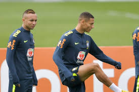Everton sousa soares , known simply as everton or everton cebolinha ,12 is a brazilian professional footballer who plays as a forward for portuguese club benfica and the brazil national team. Everton Soares To Everton The Perfect Match Royal Blue Mersey