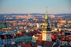 The czech republic has a hilly landscape that covers an area of 78,871 square kilometers (30,452 sq mi) with a mostly temperate continental and oceanic. Republica Tcheca Viagem E Turismo