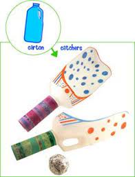 Juegos y actividades para bebés y niños. 10 Ideas De Juegos Con Material Reciclado Juegos Con Material Reciclado Materiales Reciclados Juguetes Reciclados