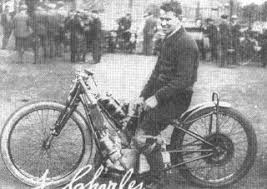 Франц ройтер (franz reuter), позже взявшим себе псевдоним фрэнк фариан (frank farian) он берет псевдоним фрэнки, а затем становится известен как фрэнк фариан (frank farian). Scott Speedway Bikes