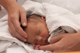 Jetzt frag ich mich wann die gefahr des plötzlichen kindstot vorbei ist. Babymatratzen Fur Fruhchen Sids Prophylaxe Und Weiteres Das Fruhchen Portal