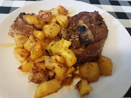 Se si cucina l'agnello al forno non si sbaglia mai. Agnello Al Forno Con Patate