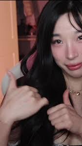 Ely Lee's Instagram, Twitter & Facebook