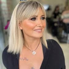 You are very pretty, beautiful eyes and a sweet smile 😊