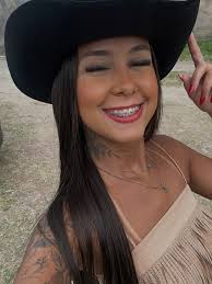 Beatriz Lima (@beaprin) • Instagram photos and videos