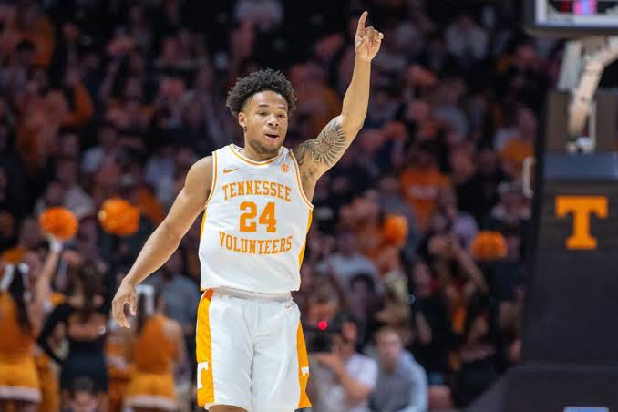 That was my fault': Rick Barnes regrets not playing Troy Henderson, set to  adjust lineup for Tennessee basketball – The Daily Beacon