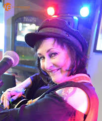 Lindy Lou & The Damo