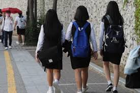 Mau tau model seragam sekolah populer di korea selatan yang hits dan sering dipakai di drakor. Sekolah Di Seoul Korea Selatan Izinkan Siswa Warnai Rambut Dunia Tempo Co