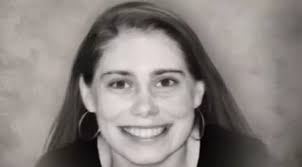 Lacey Fletcher: la desgarradora historia de una joven con “síndrome de  enclaustramiento” y su trágico final “derretida” en un sofá