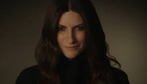 Laura pausini sul palco dell'ariston canta 'io si (seen)', la canzone premiata ai golden globe come miglior canzone originale durante il festival di sanremo 2021. Laura Pausini E Indicada Ao Globo De Ouro Por Io Si Seen