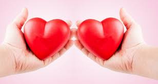 حكم عيد الحب وهل بيع الهدايا فيه حرام .. دار الإفتاء المصرية تحسم الجدل