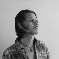 Charles Olsen presenta el poemario "La rebeldía del sol"