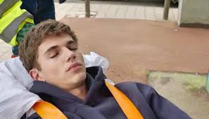 Lucas' life will hang in the balance as he collapses when he's babysitting  baby James. Rex finds him and quickly calls an ambulance. But what has  happened to Lucas, and what will