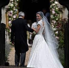 Pippa Middleton: Ihr Hochzeitskleid von Giles Deacon in der Stilkritik -  WELT