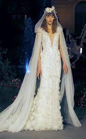 Viene rivisitato l'abito da sposa classico, che si adatta comodamente alla sposa per il 2020 colet predilige l'abito da sposa romantico e sensuale. Abiti Da Sposa I Piu Belli Per Il 2020
