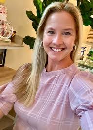 Kristen Bechtel's Instagram, Twitter & Facebook