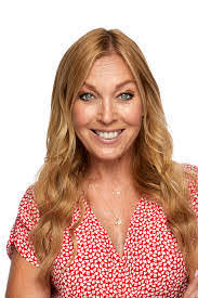 Angela Linn's Instagram, Twitter & Facebook