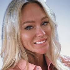 Anna Sydor's Instagram, Twitter & Facebook