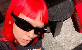 Akriila lanzó su nuevo single "Nunca Es Lo Mismo y.y"