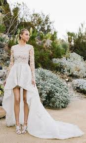 E quando si tratta di un abiti da festa, si va dal semplice al drammatico, dal modesto alla moda. Top 20 Beach Wedding Dresses With Gorgeous Details Nontraditional Wedding Dress Wedding Dresses High Low Hi Low Wedding Dress