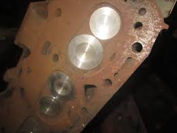 Casting numbers typically had seven digits, and heads were commonly recognized by the last three numbers. Hot Rods Chevy Heads 461 462 The H A M B