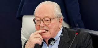 He served as leader of the national front from its foundation in 1972 until 2011, and a member of the le pen political family. Jean Marie Le Pen Zieht Vor Gericht Tageblatt Lu Tageblatt Lu