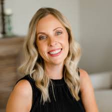 Erin Hundley's Instagram, Twitter & Facebook