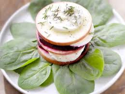 Mille Feuille De Pomme A La Betterave Et Chevre Miel Recette Chevre Miel Betterave Aperitif Vegetarien