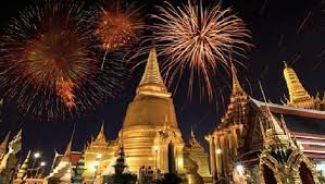 Celebrating Asian New Years Eve 2015 In Thailand Cities Asian New Year New Year Meme Fly To Australia