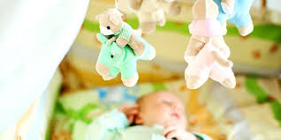 Bisa jadi penyebab kenapa bayi cegukan saat tidur yaitu akibat posisi yang kurang benar saat menyusu sebelum tidur. Mainan Gantung Bayi Tak Dapat Bantu Si Manja Cepat Tidur Tapi Ada Manfaat Lain Pa Ma