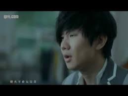 江南 作詞：李瑞洵 作曲：林俊傑 編曲：蔡政勳/陳建瑋 監製：許環良 風到這裡就是黏 黏住過客的思念 雨到了這裡纏成線 纏著我們流連人世間 妳在身邊就是緣 緣分寫在三生石上面 愛有萬分之一甜 寧願我就葬在這一點 圈圈圓圓圈圈 天天年年天天的我 深深看你的臉 生氣的溫柔 埋怨的溫柔的臉. Jj Lin æž—ä¿Šå‚' å¥¹èªªshe Says Mv Hq Youtube