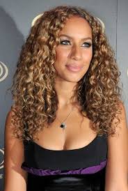 Caramel And Golden Blonde Highlights On Dark Brown Hair Pretty Designs Curly Hair Styles Curly Hair Styles Naturally Hair Styles