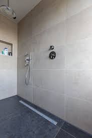 pin op badkamer vloertegels