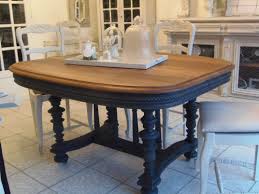 De L Allure En Jouant Le Contraste Du Noir Par L Atelier Des 4 Saisons Mobilier De Salon Table Salle A Manger Tables Patinees