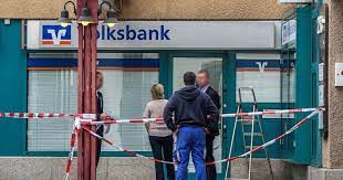 Auto fahrrad bus & bahn zu fuß. Lebach Razzia Bei Volksbank Geldwasche Verdacht Gegen Vier Mitarbeiter Der Levo Bank