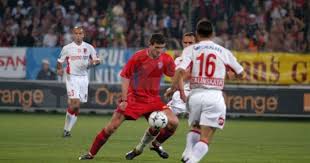 Aici gasesti cele mai noi stiri, comentarii si analize din lumea sportului romanesc si international. Csa Steaua Are Palmaresul Foto Ultimul Steaua Dinamo S A Jucat In 2002 Cosmin OlÄƒroiu Pe Banca Stelei Cat S A Terminat Primul Dinamo Fcsb