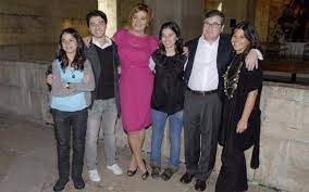 Nós passamos o resto da vida a fazer coming outs de tudo, a toda a hora. Maria Pego Revela Foto Inedita Do Casamento Da Irma Vip Pt