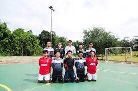 Aku membuka lemari pakaian dan mulai mencari, aku mengambil sebuah kain tipis bewarna putih yang ga lain da ga bukan adalah kolor kak lisa. Sma Dwiwarna Islamic Boarding School Terbaik Di Indonesia